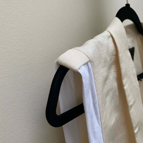 New BCBG chic cream cap sleeve jacket vest - Picture 3 of 12